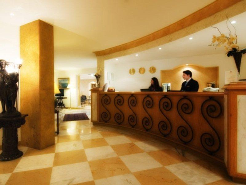 Rawche Universal Apartments Beirut Exteriör bild